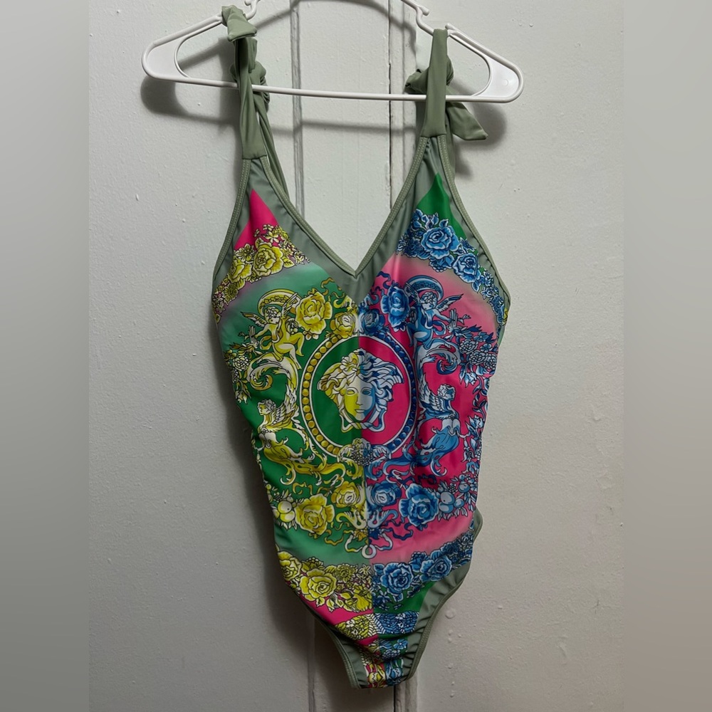 Stunning Swimsuit Set ๐ - Picture 7 of 11